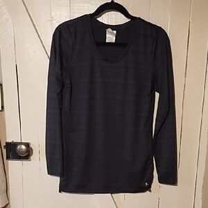 Danskin Now Gray Long Sleeve Top